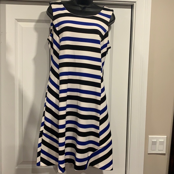 Dress - Picture 1 of 5